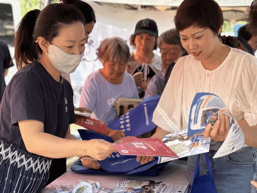 東麗區舉辦便民市集，理發服務點亮居民生活圈